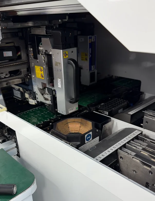 Automated SMT placement machine